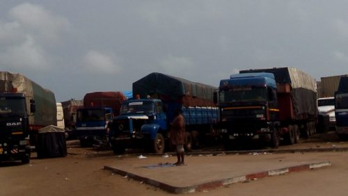 500 truck loads of perishable goods stranded at Seme — Freight forwarders
