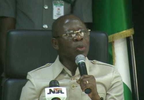 Oshiomhole backs FG on extended border closure