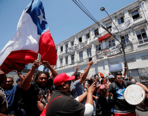 Chilean port workers bring operations to a halt again