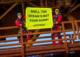 Greenpeace activists board Shell’s oil platform