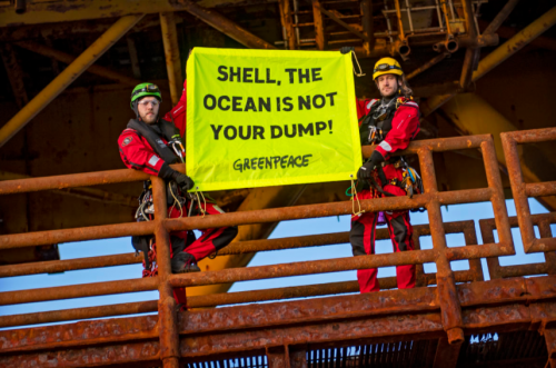 Greenpeace activists board Shell’s oil platform