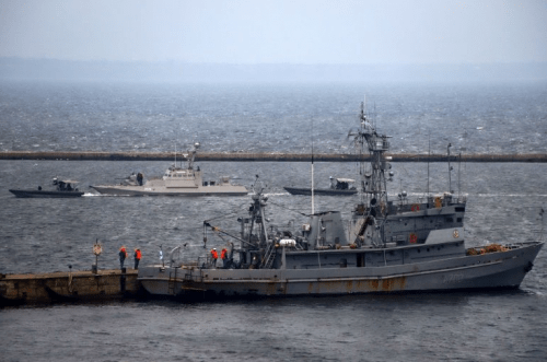 Three navy ships held by Russia return to Ukraine port