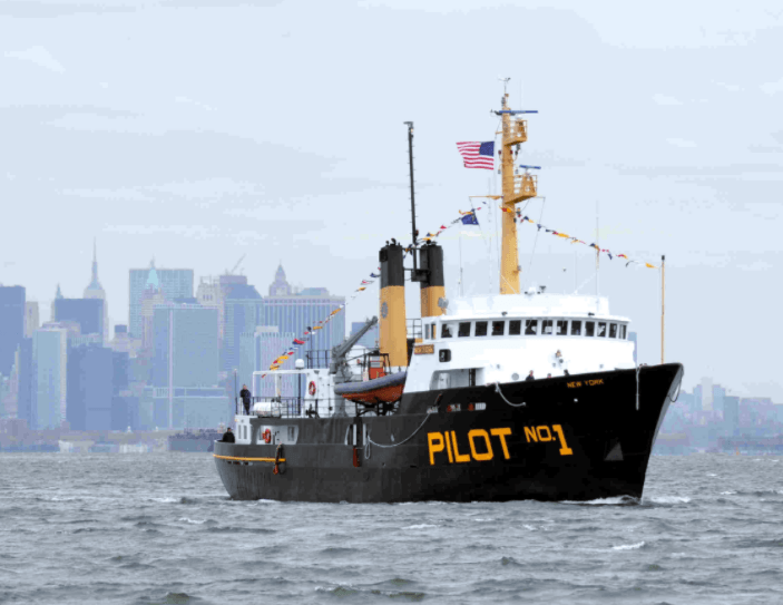 Port of New York and New Jersey: Pilot dies during ship boarding accident