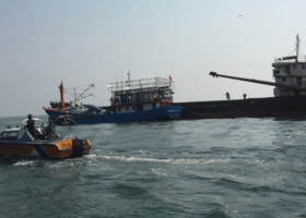 Ship sinks in South China Sea