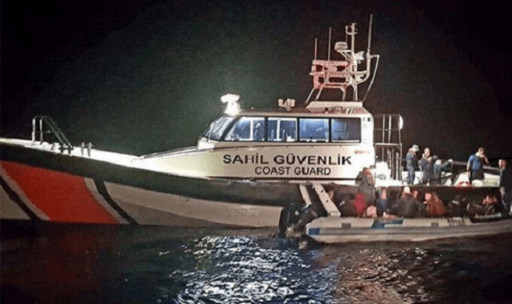 8 migrants die after boat sinks off western Turkey