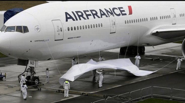 Body of 10-year old found in undercarriage of plane at Paris airport 