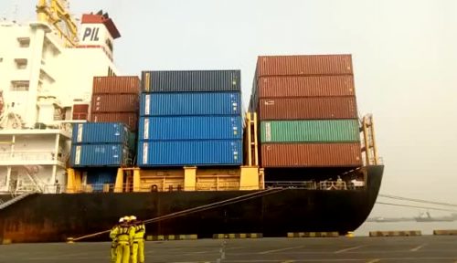 VIDEO: See the moment a large containership entered Onne Port 