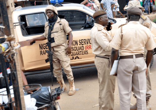 Immigration arrests six traffickers, victims at Seme border