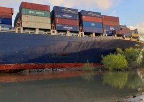 Containership runs aground on lower Mississippi
