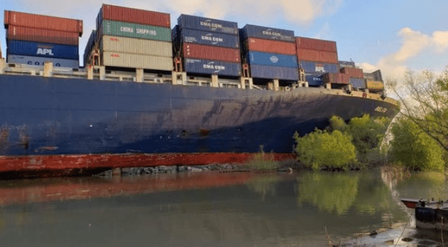 Containership runs aground on lower Mississippi
