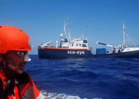 Italy shuts ports to migrant ships 