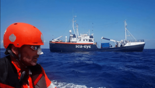 Italy shuts ports to migrant ships 