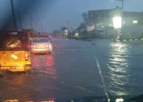PHOTOS: Cargo evacuation hampered as flood overruns Apapa-Oshodi expressway 