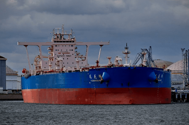 Stricken Chinese supertanker reaches Durban