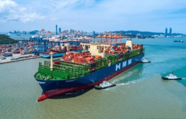 World’s largest containership calls at east China harbor
