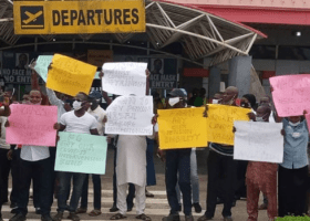 Workers protest plan to concession airports