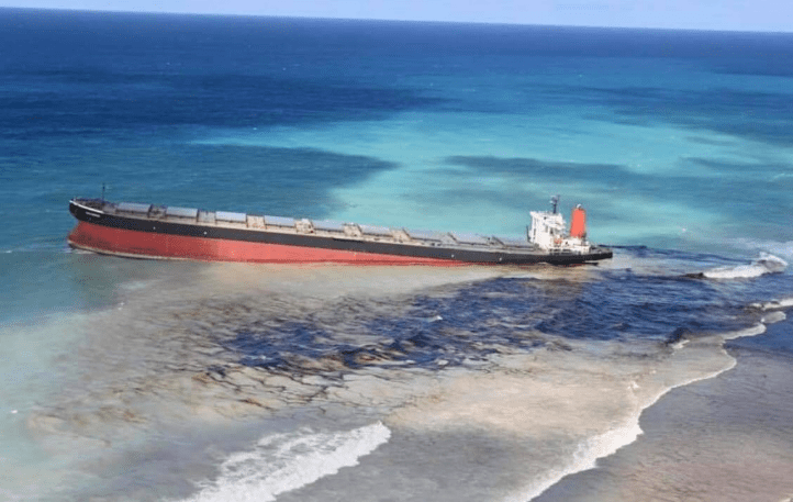 MOL apologizes for Mauritius oil spill 