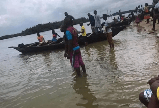 9 students killed after canoes capsize in Ghana