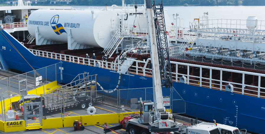 First foreign-flagged LNG bunkering at US port
