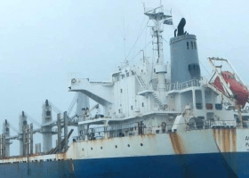 Australia bans ship for underpaying crew 