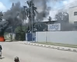 VIDEO: #EndSARS protesters attack Lagoon Hospital in Apapa