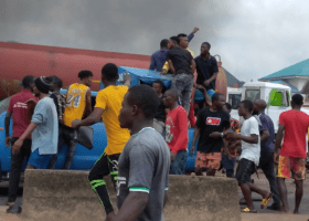 #EndSARS: Hoodlums plunder Customs warehouse in Benin city