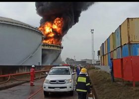 VIDEO: Oando tank farm on fire in Apapa