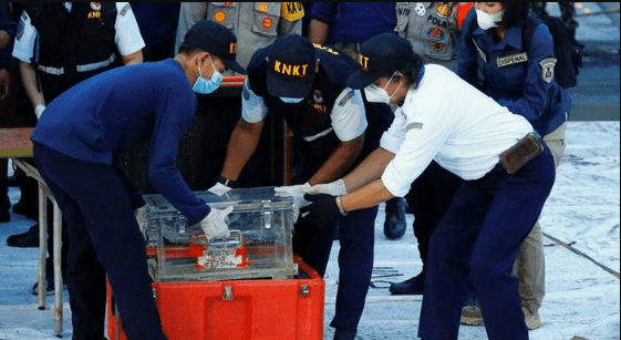  Indonesia finds black box of crashed plane 