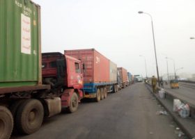 Electronic call-up: Truck drivers defy order to vacate Apapa roads