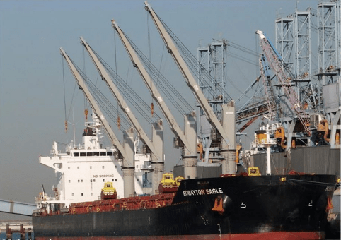 Pirates board cargo ship off Ghana