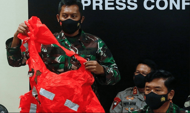 53 dead as Indonesian submarine breaks into three
