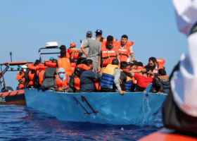 21 migrants die after boat sinks off Tunisia