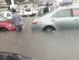 Vehicles trapped as heavy downpour grounds Lagos
