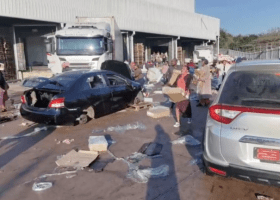 Maersk shuts down South African depots as looting continues