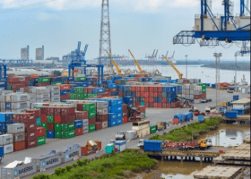 Vietnam ports container volumes up 21% in H1