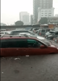 VIDEO: Cars submerged in Lagos due to heavy downpour
