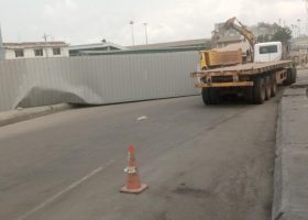 Container falls off truck, blocks road in Apapa port