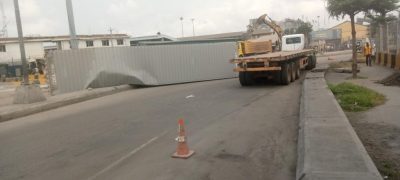 Container falls off truck, blocks road in Apapa port 