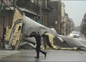 Ships divert from U.S. port to avoid Hurricane Ida 