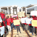 Railway workers suspend strike 
