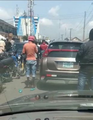 VIDEO: Outrage as Muslims block major roads in Apapa for prayers
