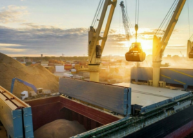 Ukraine shuts down ports as conflict threatens grain supplies