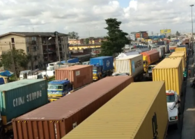 Apapa-Oshodi gridlock: Lagos appeals for ‘understanding’, as motorists groan