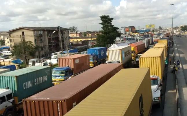Apapa-Oshodi gridlock: Lagos appeals for ‘understanding’, as motorists groan 
