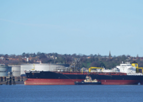Dockworkers, shipping lines widen Russian trade boycott
