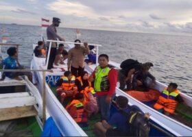 Indonesia rescuers search for 26 after boat capsizes