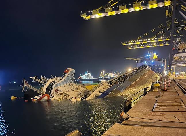 Ship capsizes, sinks at Turkish port