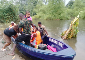 Navy provides humanitarian services to flood victims