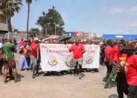 Striking workers paralyse Durban port