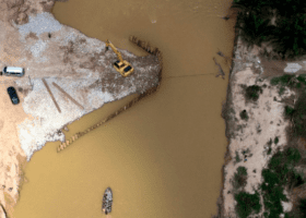 Eight pupils die on way to school in boat mishap
